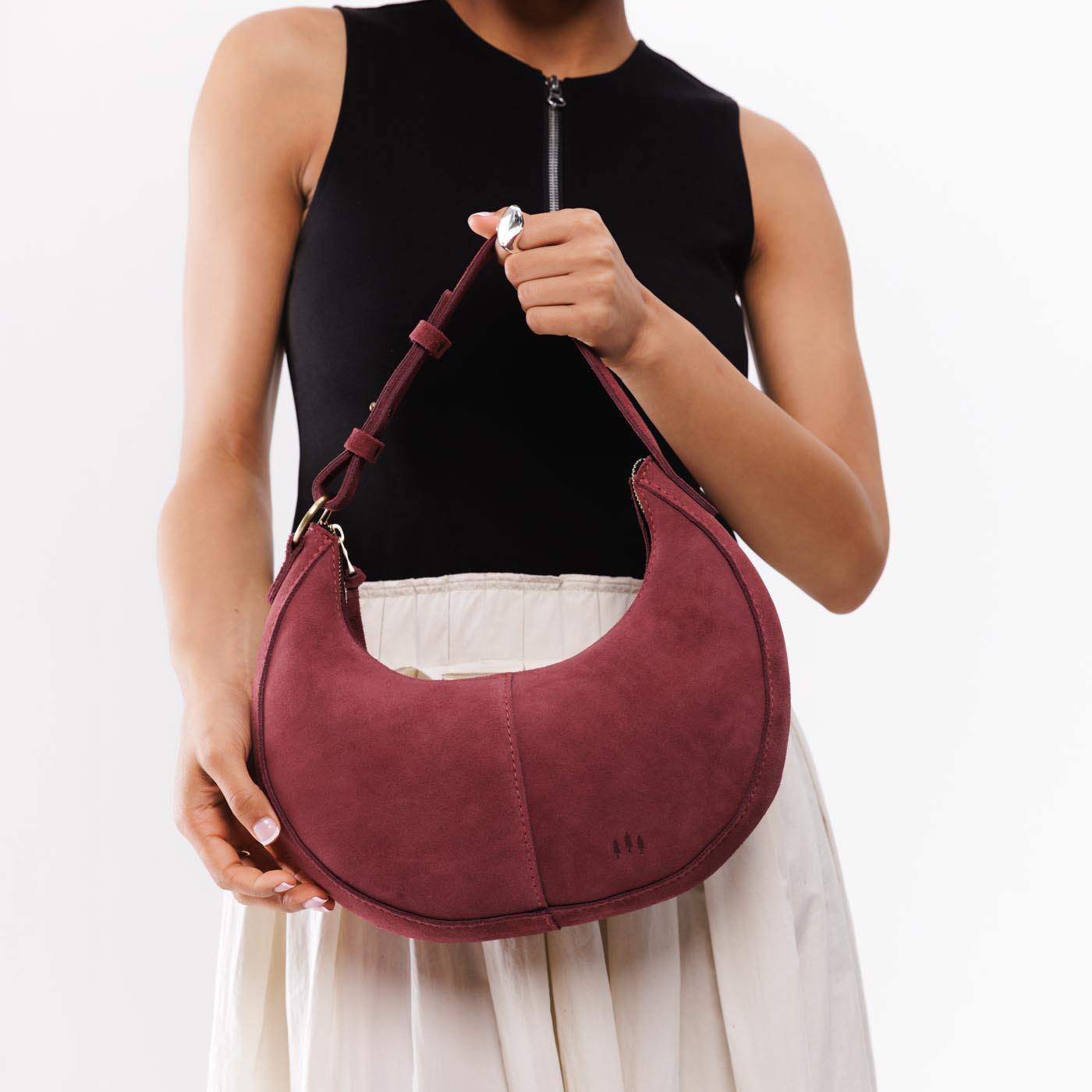 Red Panda*Classic | Crescent shaped shoulder bag with zipper closure and adjustable strap