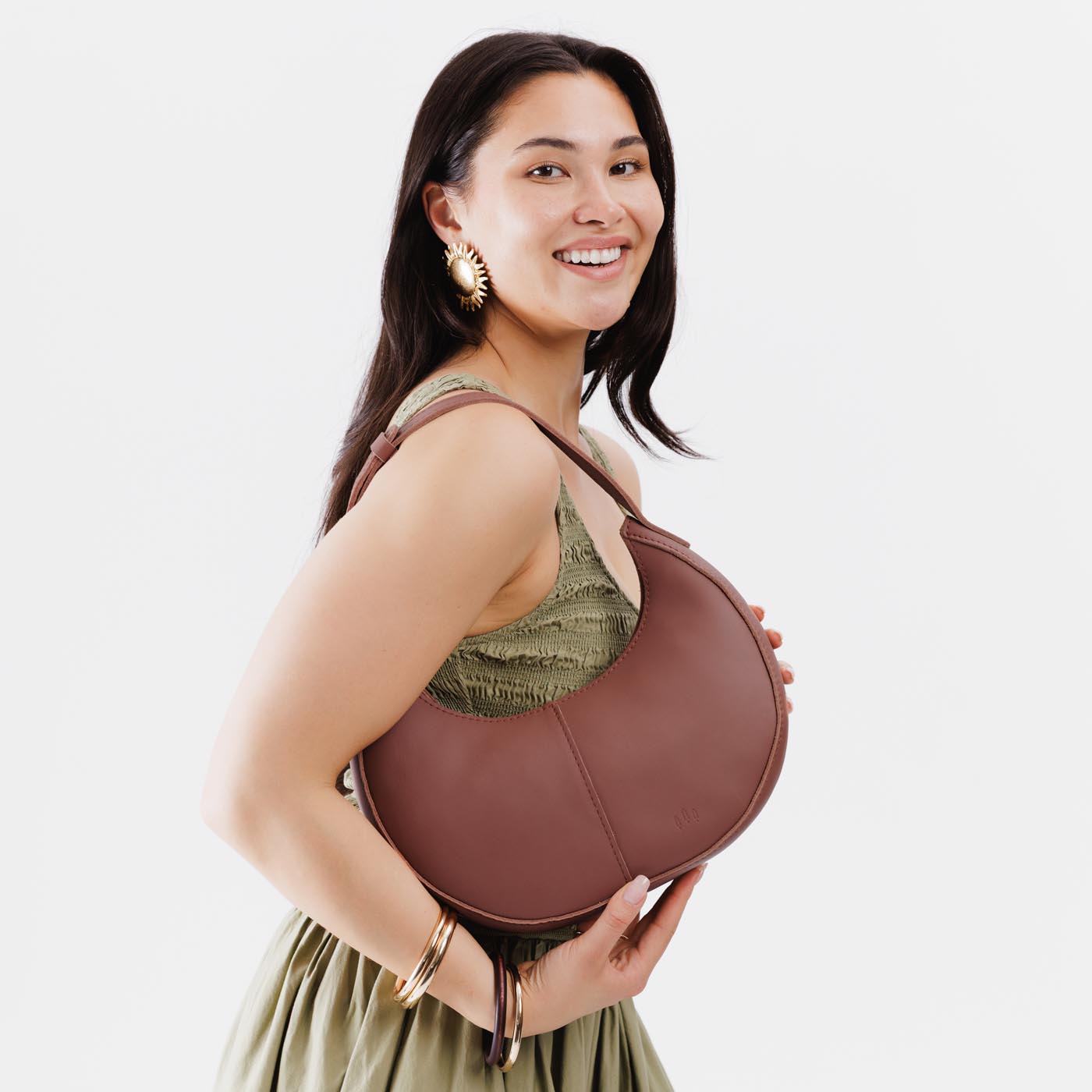 Sunkissed*Classic | Crescent shaped shoulder bag with zipper closure and adjustable strap