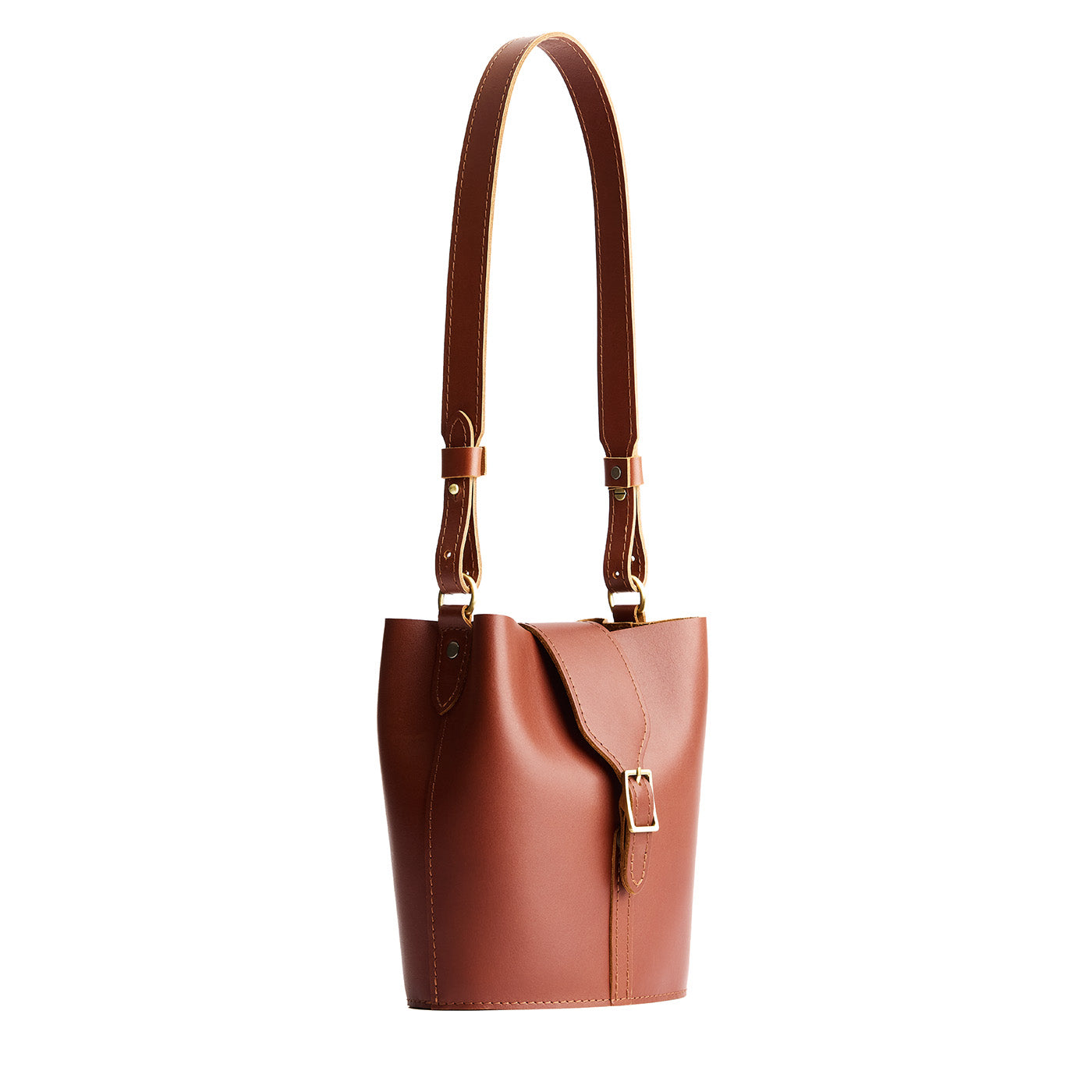 Chestnut | Leather bucket shoulder bag with adjustable strap and magnetic closure on a white background