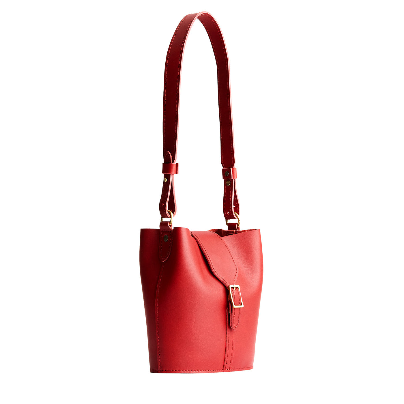 Ruby | Leather bucket shoulder bag with adjustable strap and magnetic closure on a white background