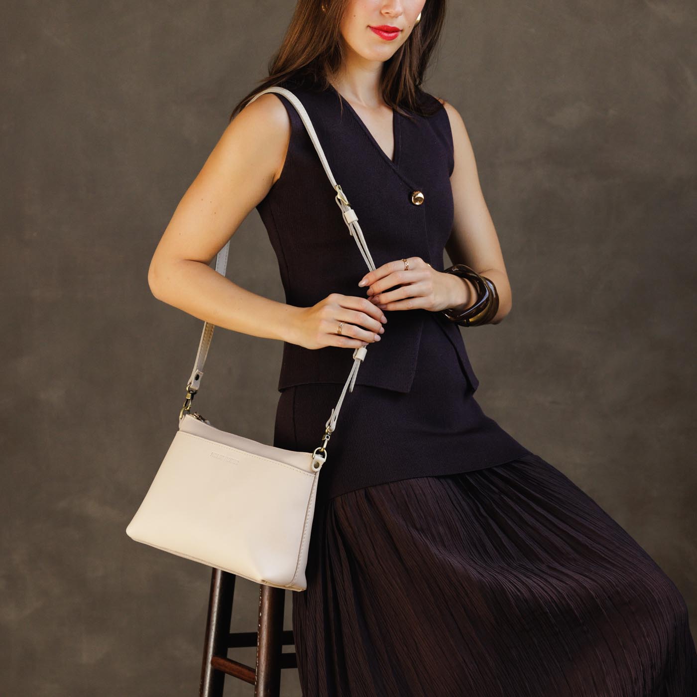 Bone*Large | Zip top crossbody bag with detachable strap