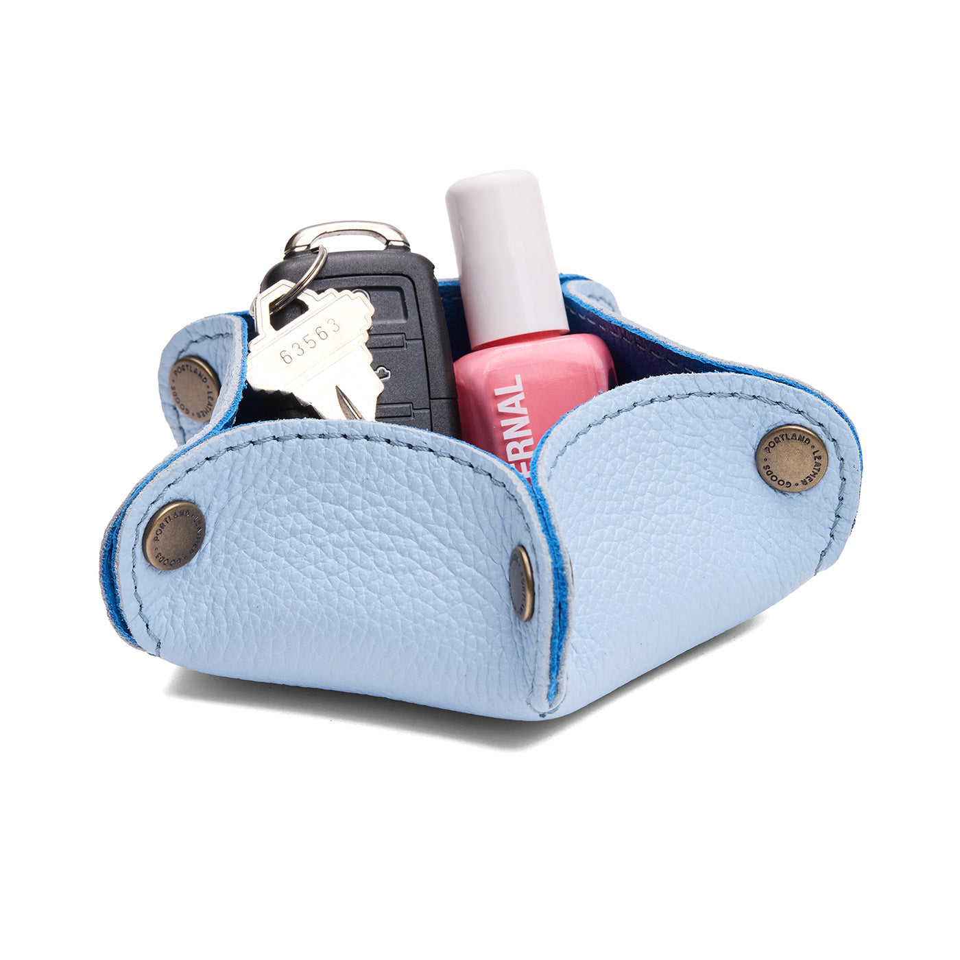 Skyway | Star-shaped foldable leather tray with snap-button corners holding nail polish and car keys