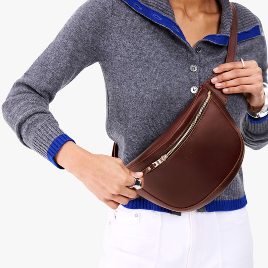 Cognac | Model wearing a sling bag with front zipper