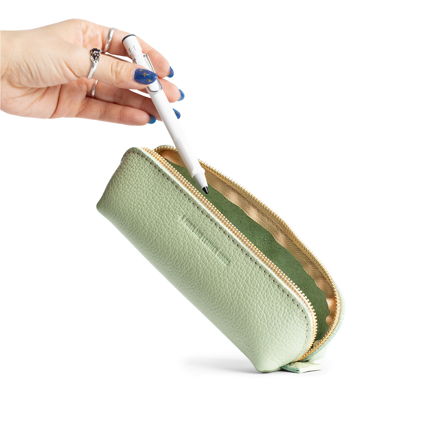 Pistachio | Leather pouch with curved seams and top zipper