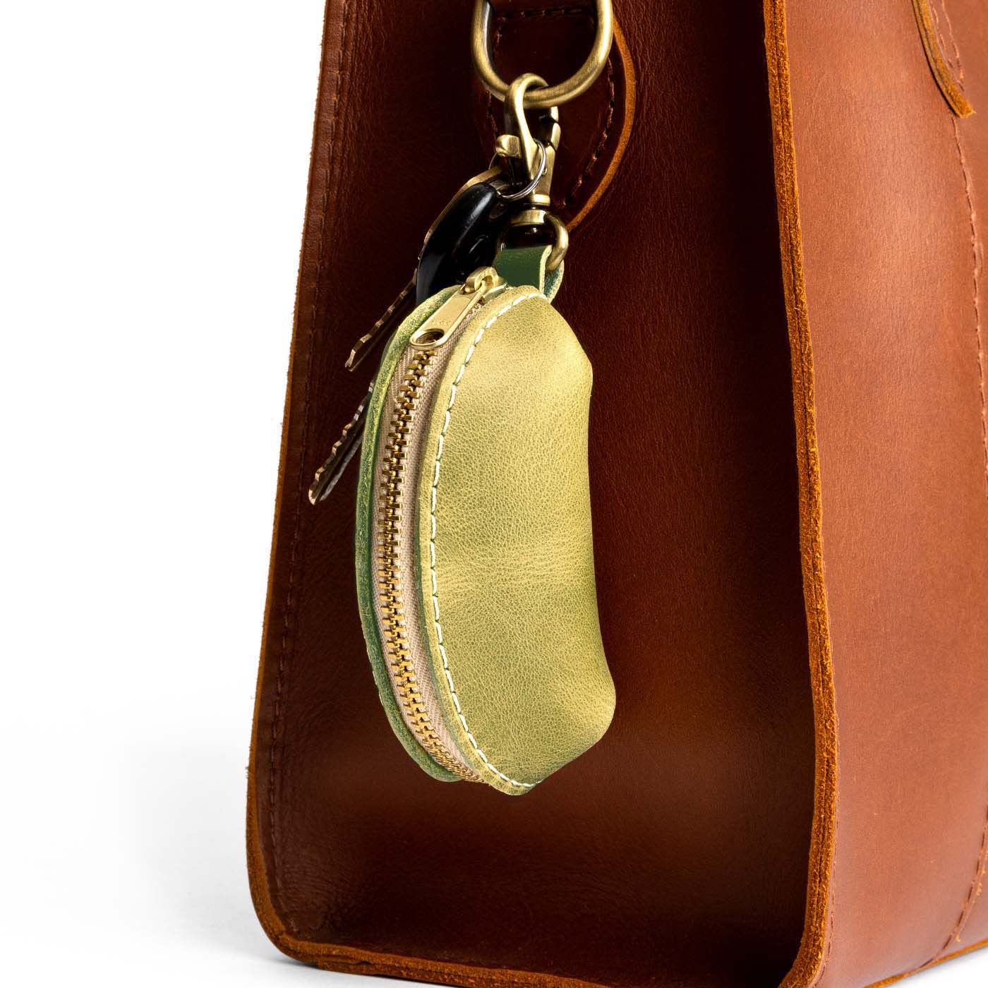 Anjou | Taco shaped leather pouch with zipper and swivel lobster clasp on bag