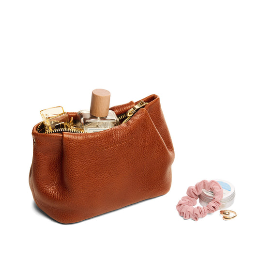 Sienna | Leather makeup bag with folded sides and zipper closure