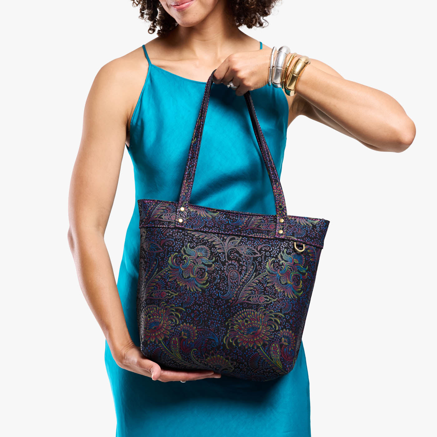 Carnival*Medium*Zipper | Leather tote bag with riveted straps and exterior key loop