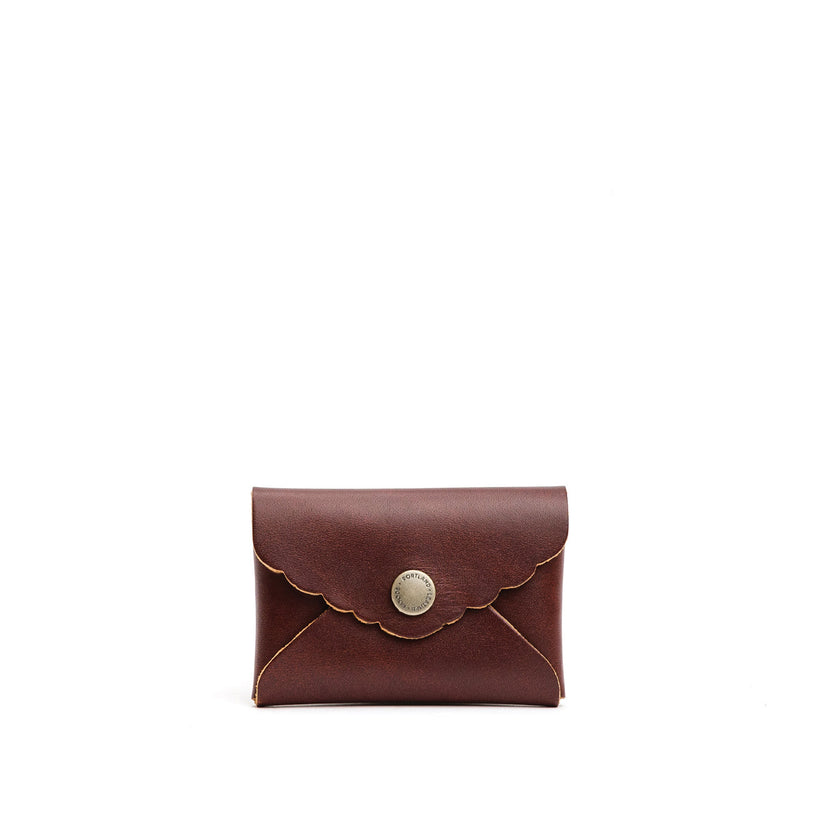 Cognac | Small leather wallet with scalloped edge