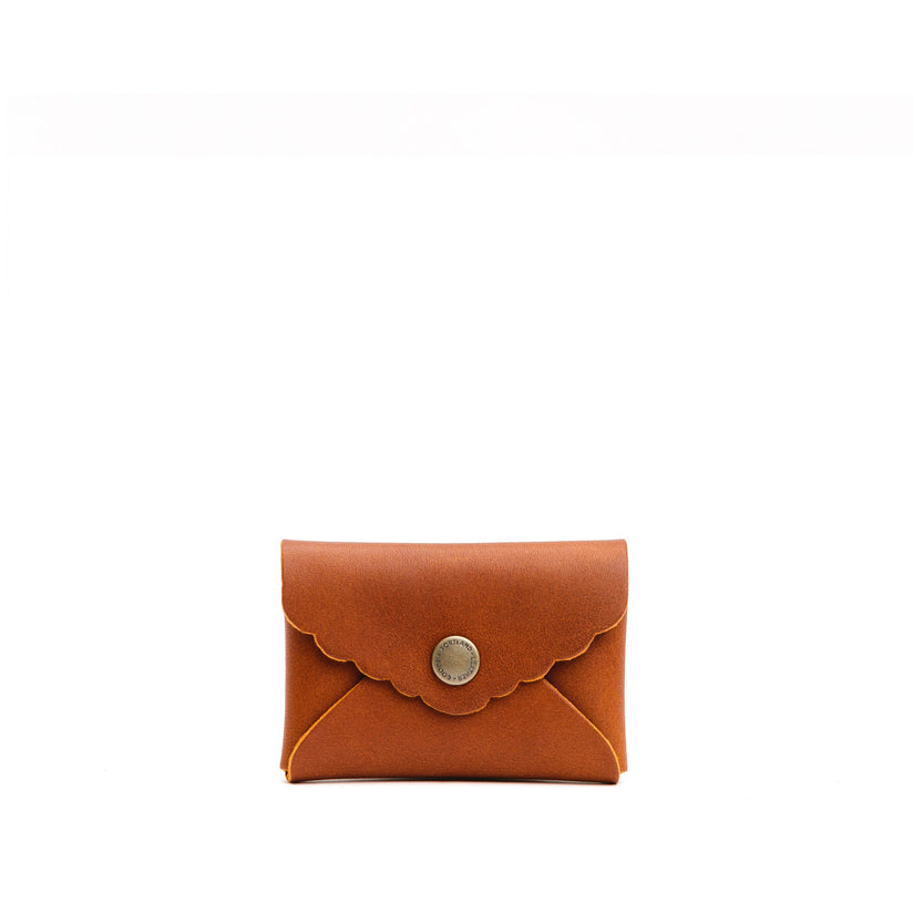 Honey | Small leather wallet with scalloped edge